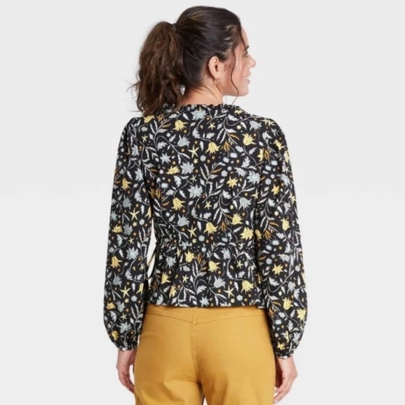 NWT Universal Thread Wrap Floral Top - Picture 2 of 7